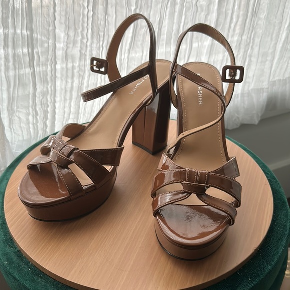 Marc Fisher Brown Heels - Picture 1 of 2